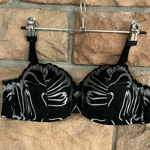 Lace bra - Picture 1 of 3